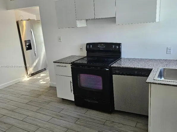 1035 NW 5th St #3, Miami, FL 33128