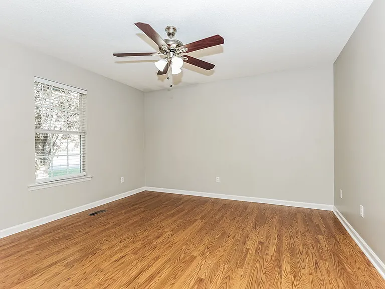 2826 Henderson Ln — Photo 8