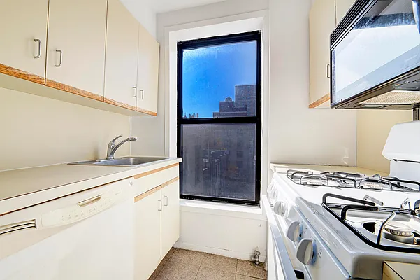 Rented by REAL New York | media 19