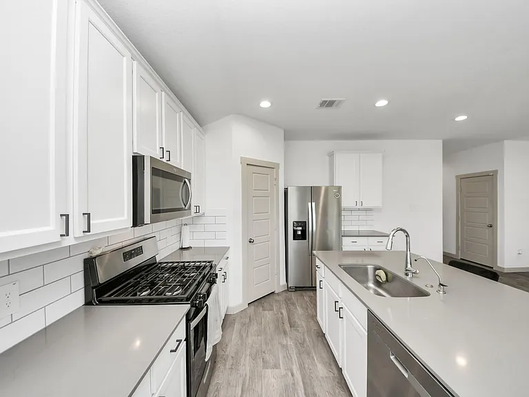 7706 Caspian Ranch Dr — Photo 16