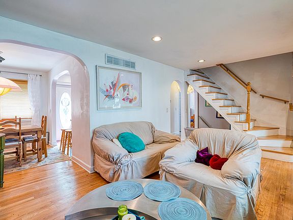 4th image of 285 Bernard Dr
