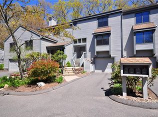 7 Strathmore Ln #7, Avon, CT 06001