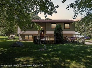 11870 Hunter Rd, Bath, MI 48808