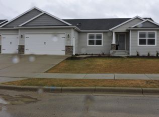 1075 29th St W, Dickinson, ND 58601