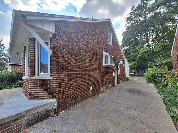 2nd image of 11243 Roxbury St