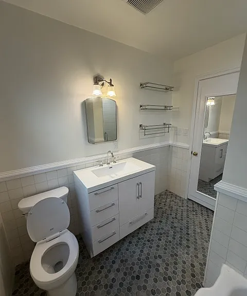 13810 Magnolia Blvd — Photo 20