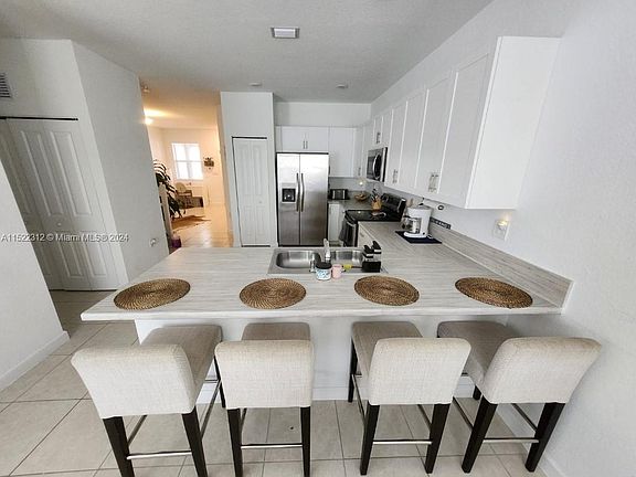 4th image of 2650 SE 12th St #1