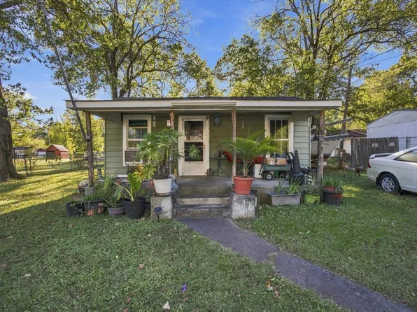 809 Ferry Rd, Hixson, TN 37343