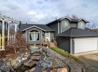 220 NE Rose Ridge Dr, Winston, OR 97496