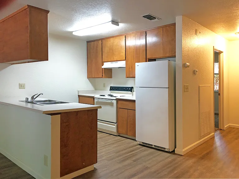 1212 W Sacramento Ave #11 — Photo 4