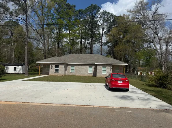 803 Carter St #B, Picayune, MS 39466