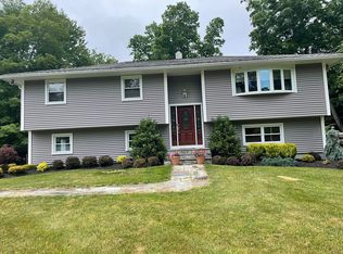12 Sheryl Ln, Mahopac, NY 10541
