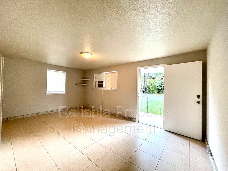 2 bed, 1.0 bath, 936 sqft, $950 — Photo 4