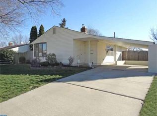 22 Mulberry Ln, Levittown, PA