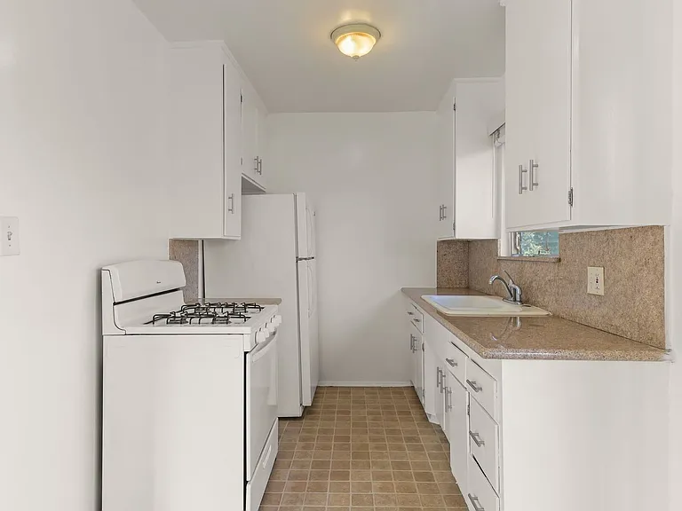 1238 11th St #5 — Photo 16