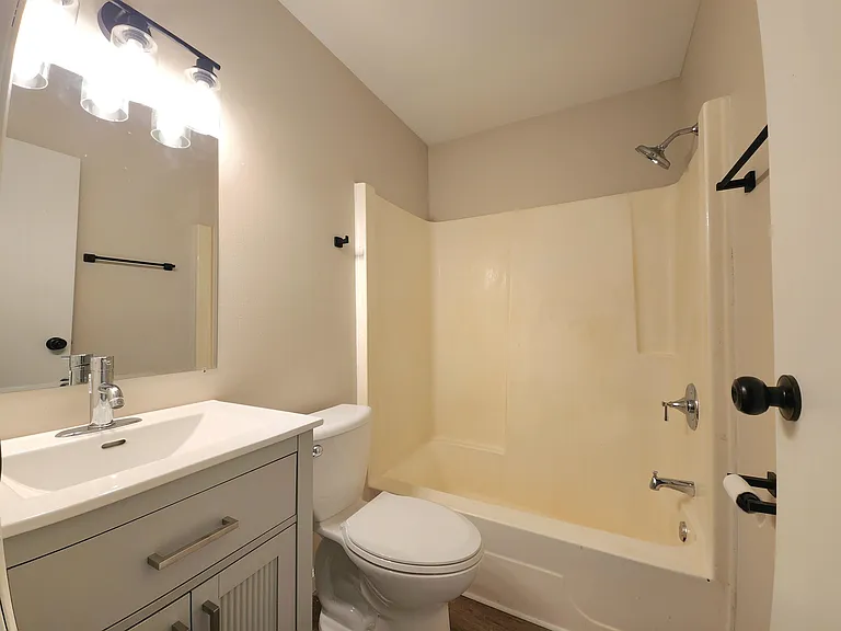 246 Hood St #10 — Photo 5
