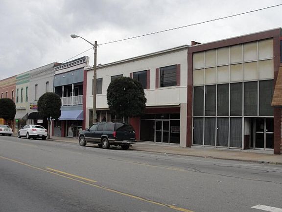 3rd image of 1013 Roanoke Ave