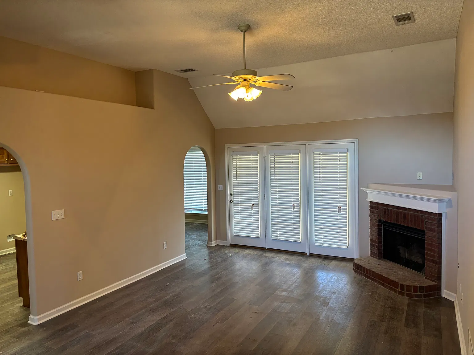 3 bed, 1634 sqft, $2,000 — Photo 2