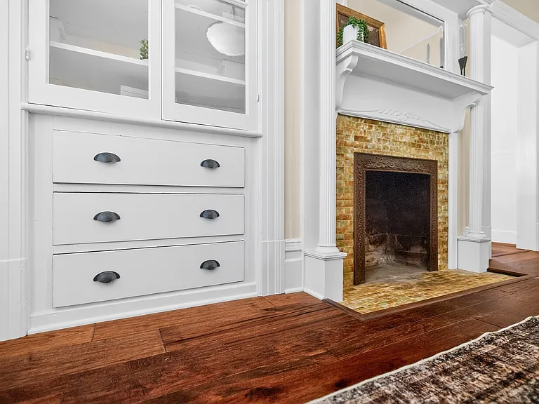 531 E Washington St — Photo 5