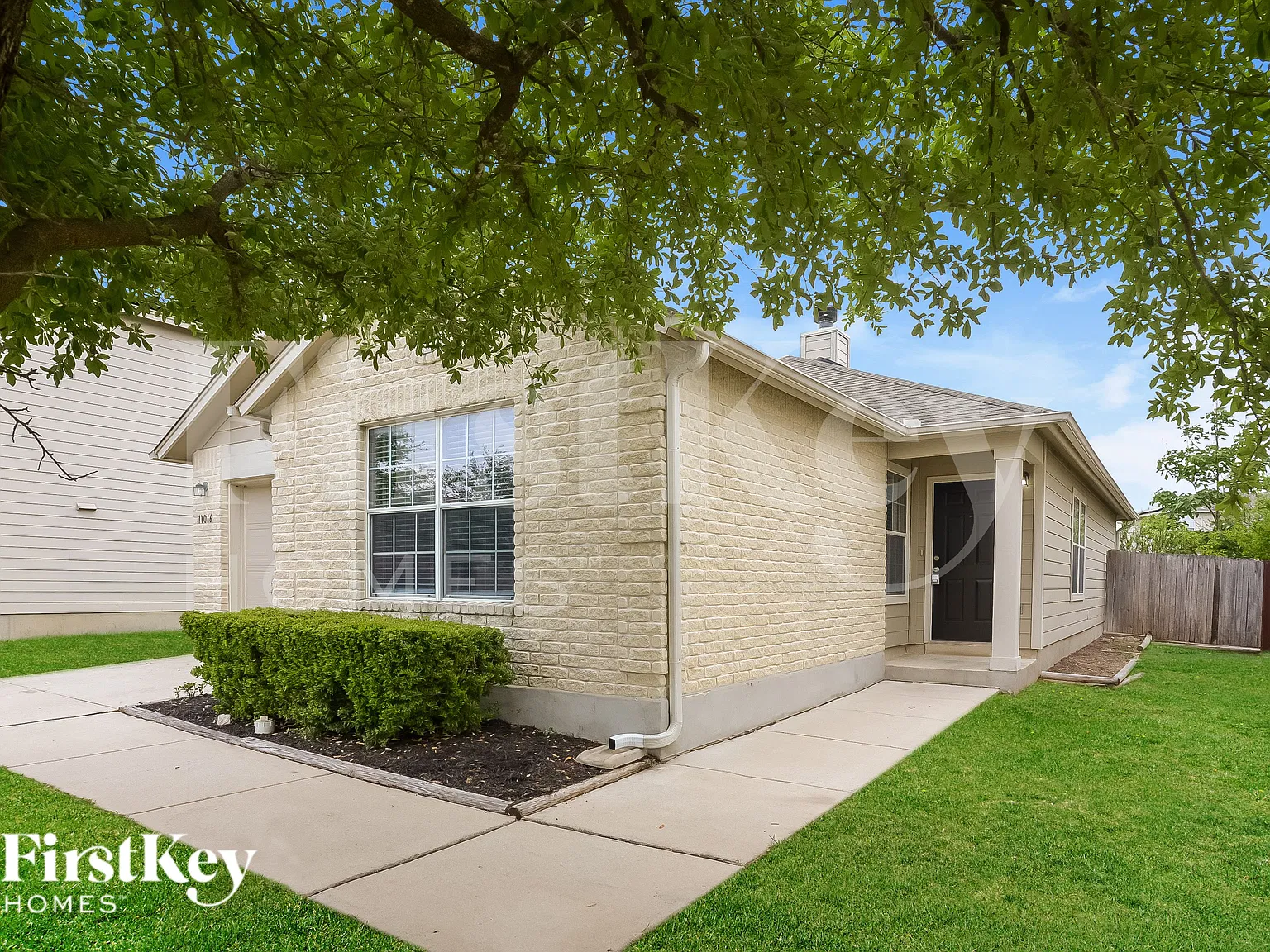 3 bed, 2.0 bath, 1332 sqft, $1,760 — Photo 2