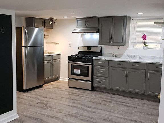 2nd image of 5833 W Peterson Ave
