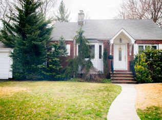 17 Woodland Rd, Westwood, NJ 07645