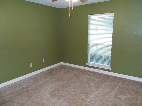 3rd image of 157 Sandalwood St