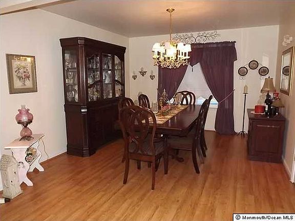 4th image of 42 Brentwood Dr