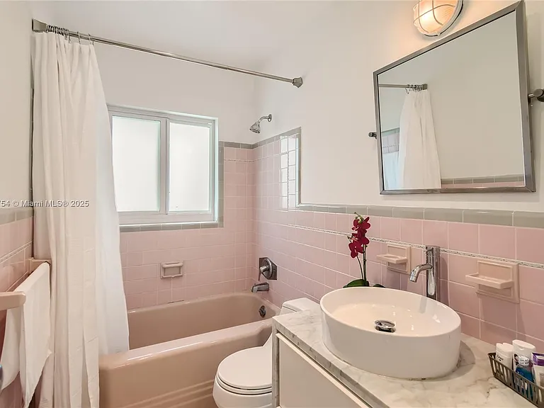 262 Bombay Ave — Photo 27