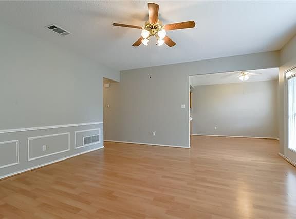 4th image of 1009 Flower Dr