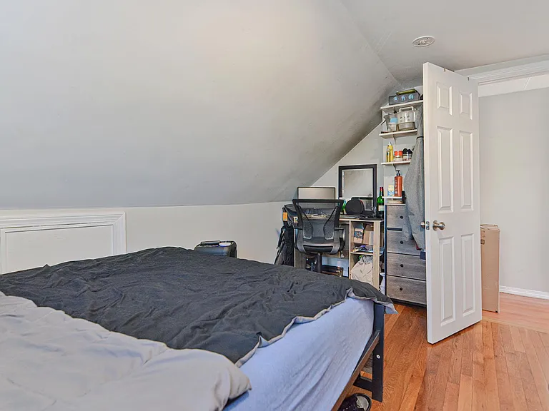 256 W 6th St #2 — Photo 19