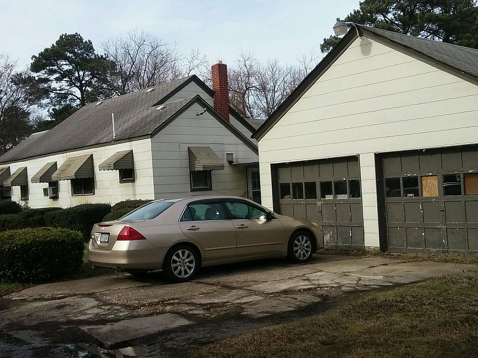 2nd image of 2900 Lens Ave