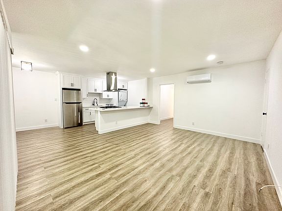 5th image of 1237 N Ogden Dr APT 6