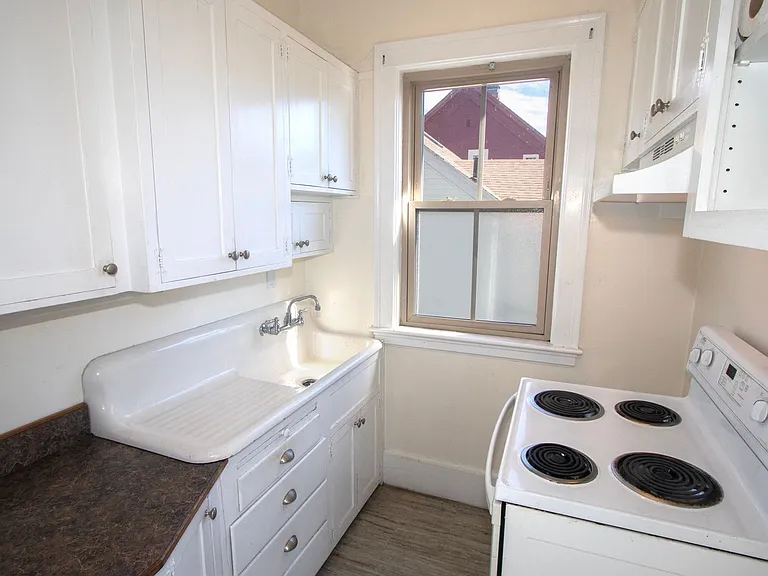 438 State St — Photo 5
