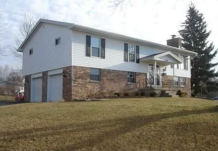 4500 Strathaven Dr photo 1