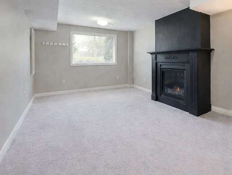 54 McCrimmon Cres — Photo 4