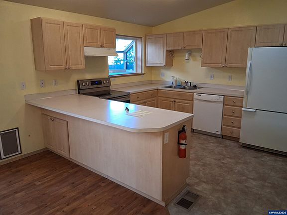 5th image of 817 2nd Ave