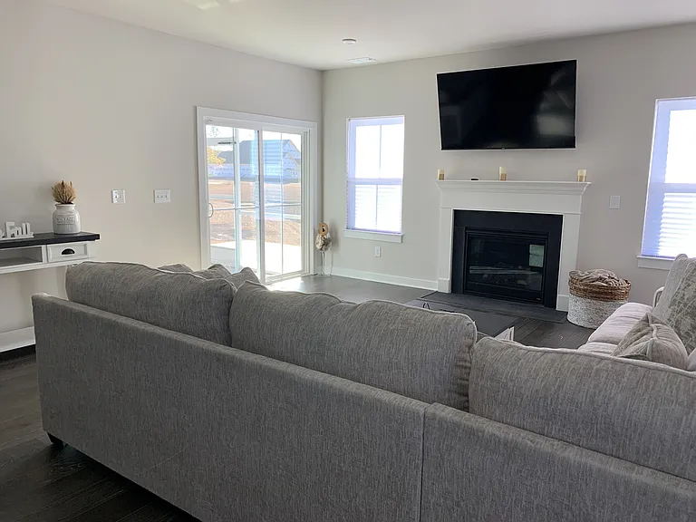 2325 Hazel Way — Photo 5