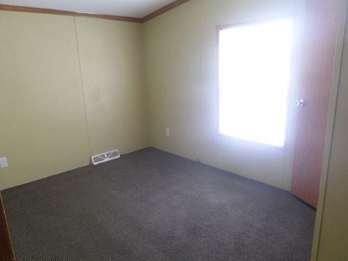 4th image of 2045 Riverview Dr