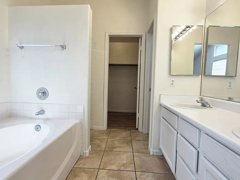 1900 Villa Vista Way — Photo 11