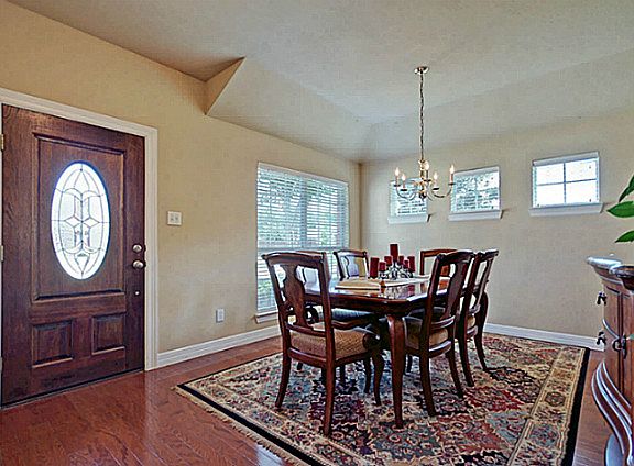 3rd image of 1916 Creekdale Dr
