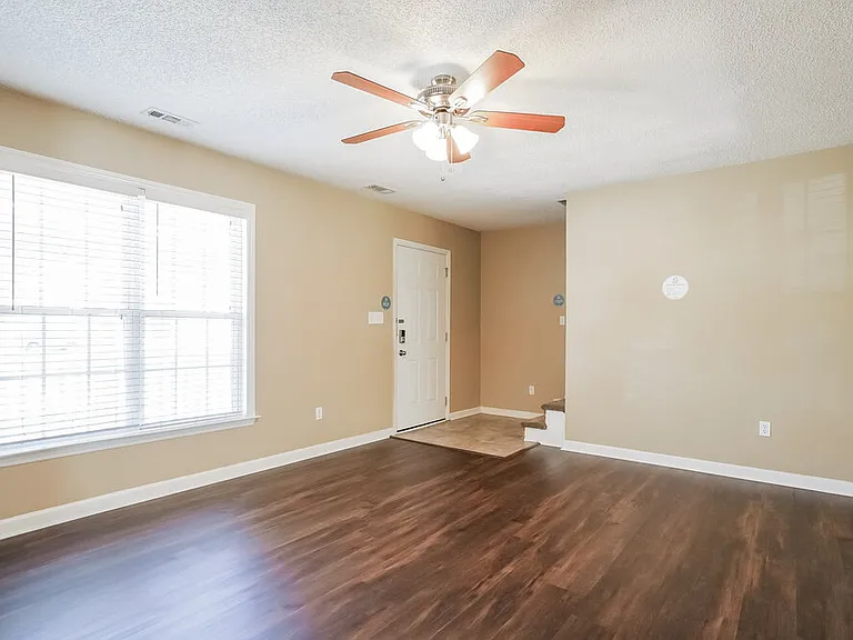2517 Dandridge Dr — Photo 6