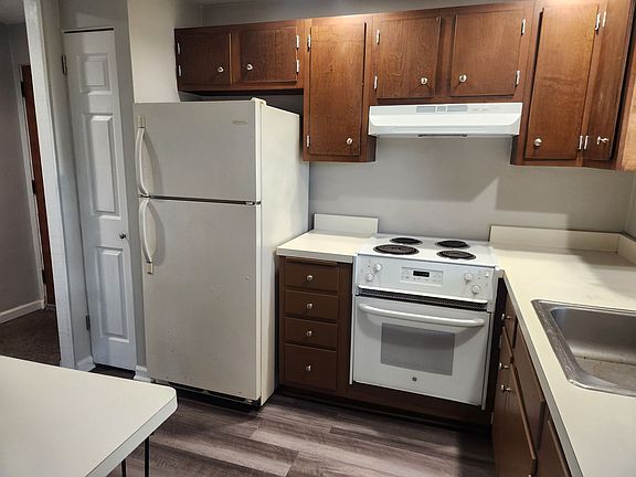 2nd image of 1530 Barr Ave #D