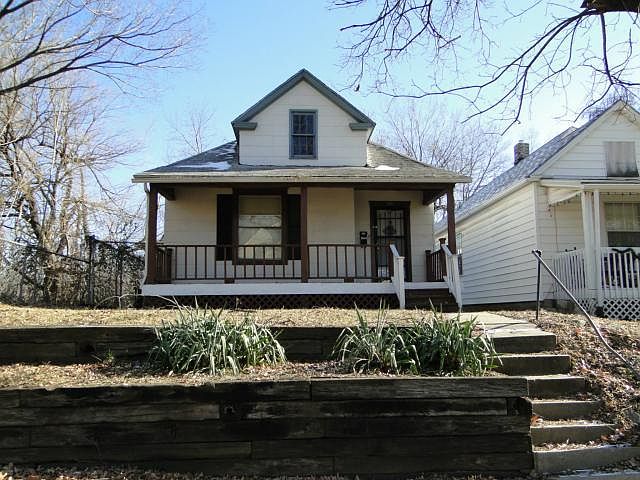 1st image of 425 S Askew Ave