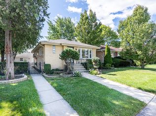 3845 Howard St, Skokie, IL 60076