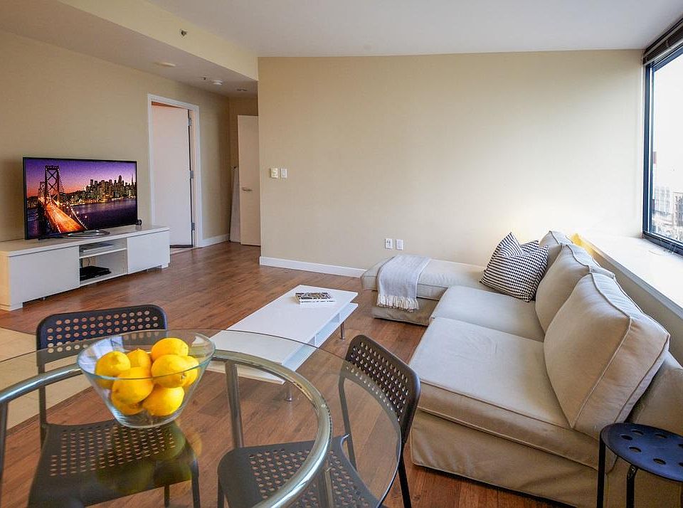 1st image of 260 King St Unit 663