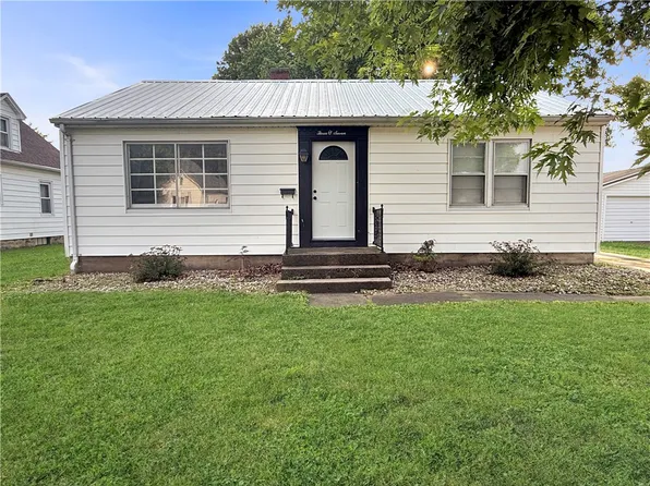 307 NW 2nd St, Casey, IL 62420