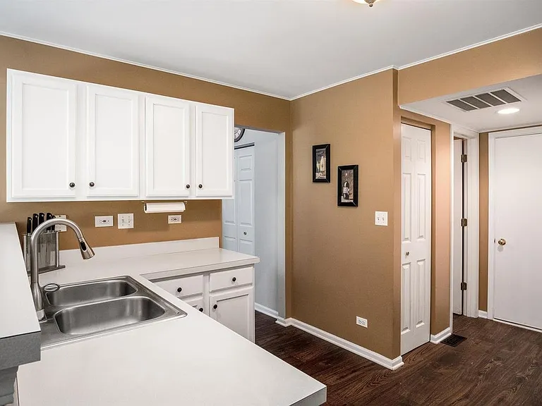 2947 Caldwell Ln — Photo 6