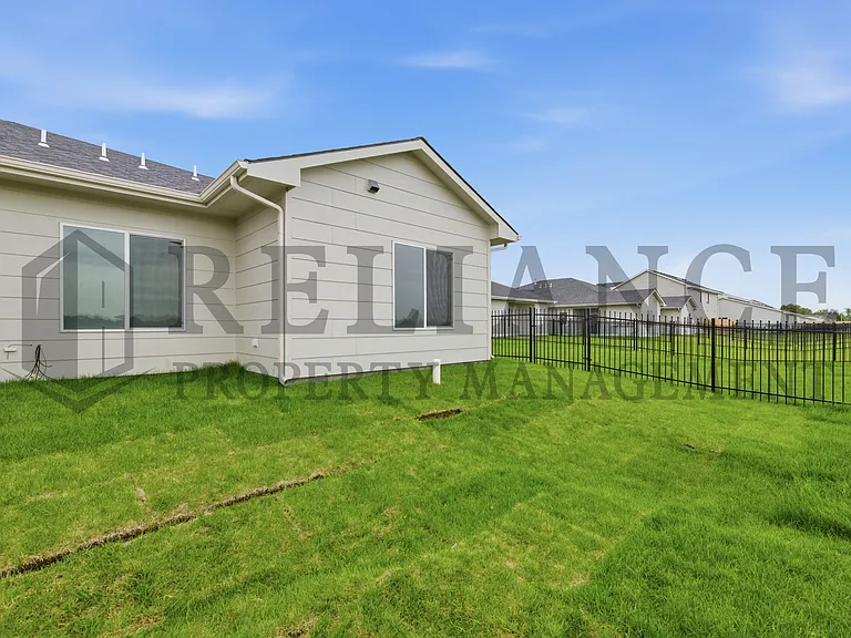 204 N Gowen St — Photo 9