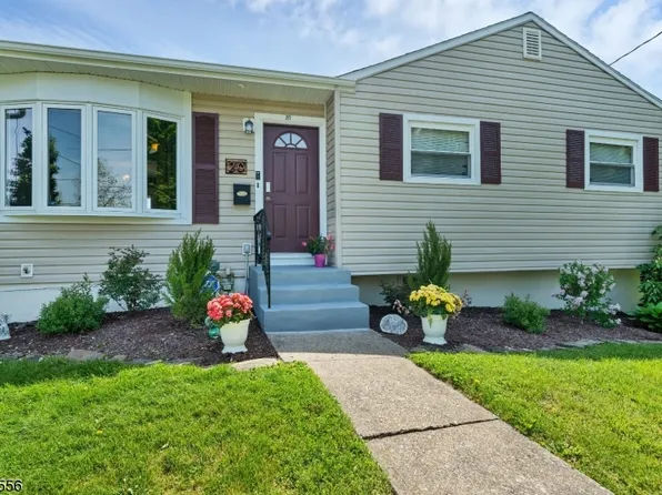 20 Lawrence Dr, Hackettstown Town, NJ 07840